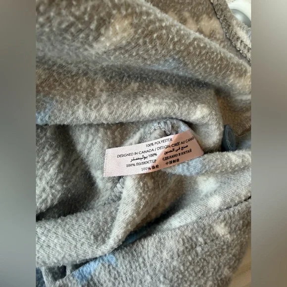 Holiday Patterned Pajamas Set - Picture 9 of 9